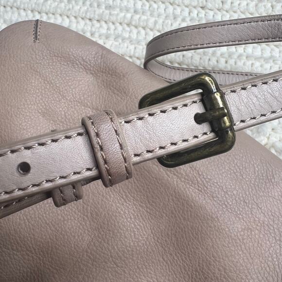 AMERICAN LEATHER CO. Women's Leather Crossbody Bag Light Tan Medium Adjustable - Picture 5 of 10